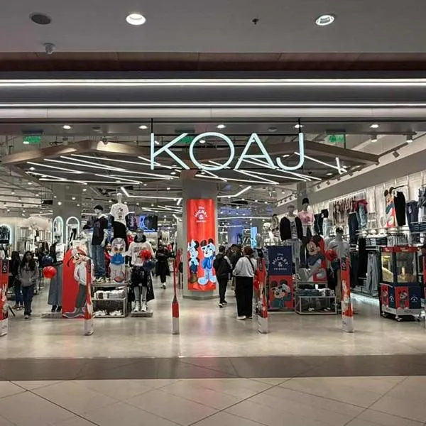 Foto de Koaj, en nota de que Koaj armó primera fiesta oficial de Mickey Mouse en Colombia, única en su estilo