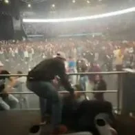 Desmanes en el concierto de Damas Gratis en el Movistar Arena