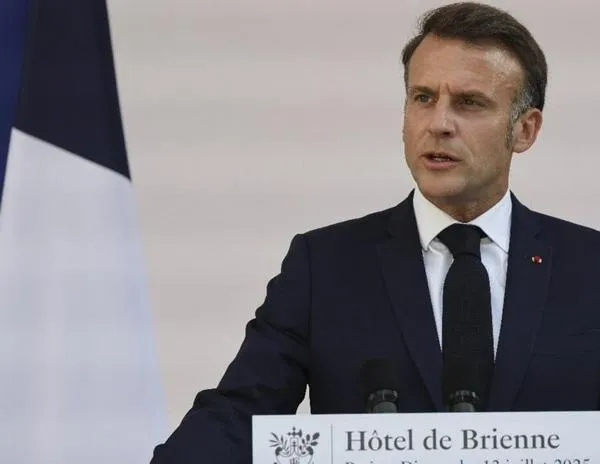 Macron exige 'mayor firmeza' con Argel y suspender exención de visados diplomáticos