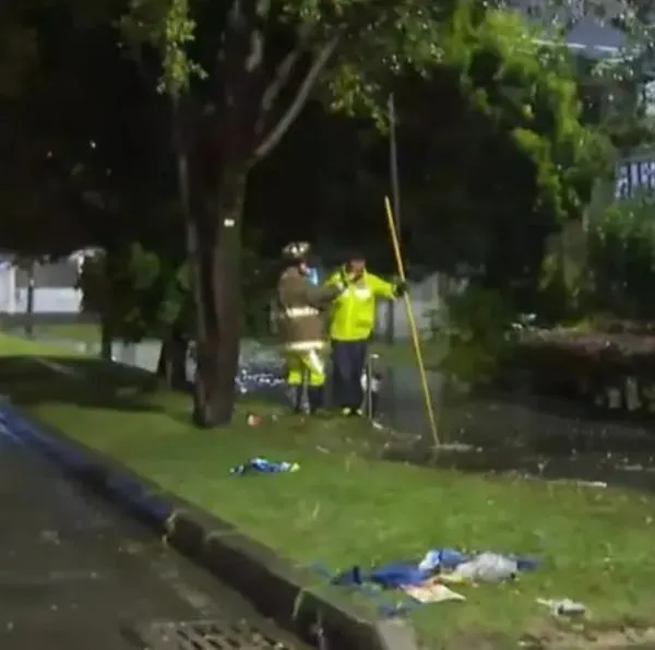 Caos en Bogotá por las fuertes lluvias: hay barrios, vías y al menos 10 casas que resultaron inundadas. Hay temor porque emergencia empeore. 