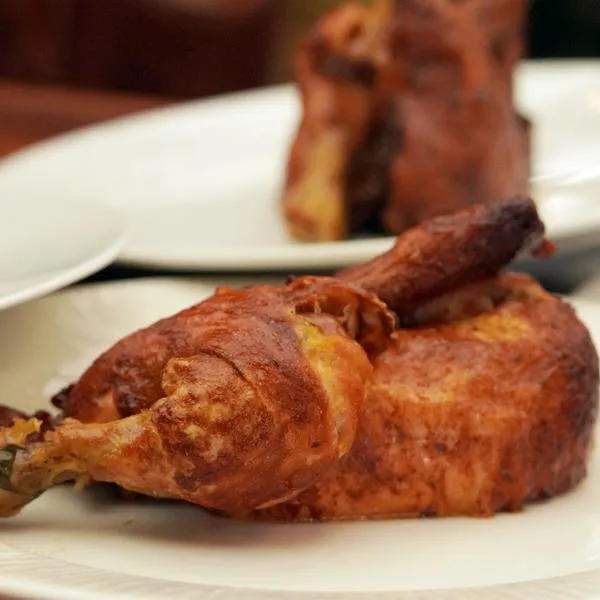 Se disparó el precio del pollo asado en Medellín, siendo la ciudad más cara de este icónico plato. Hay varias razones. 