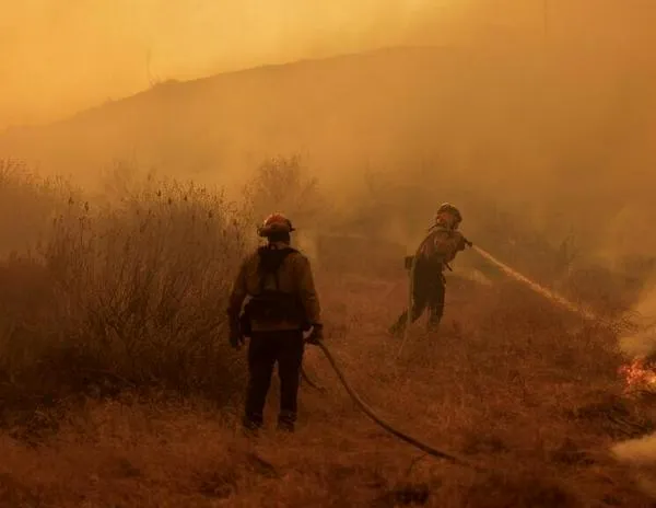 Un nuevo incendio en Los Ángeles deja miles de evacuados y hectáreas calcinadas