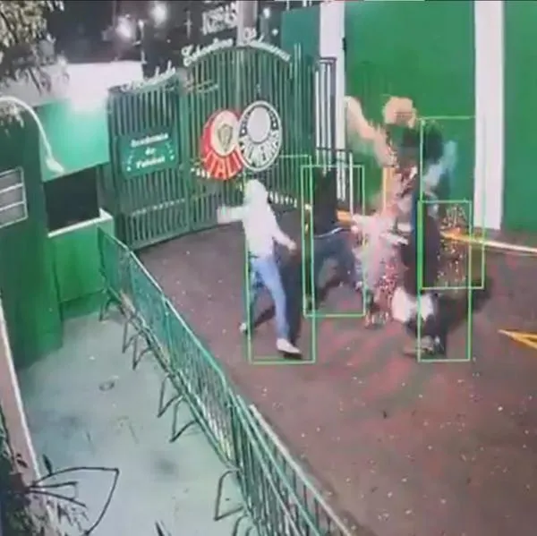 Atacan sede de Palmeiras con bombas y petardos: video mostró todo el ataque