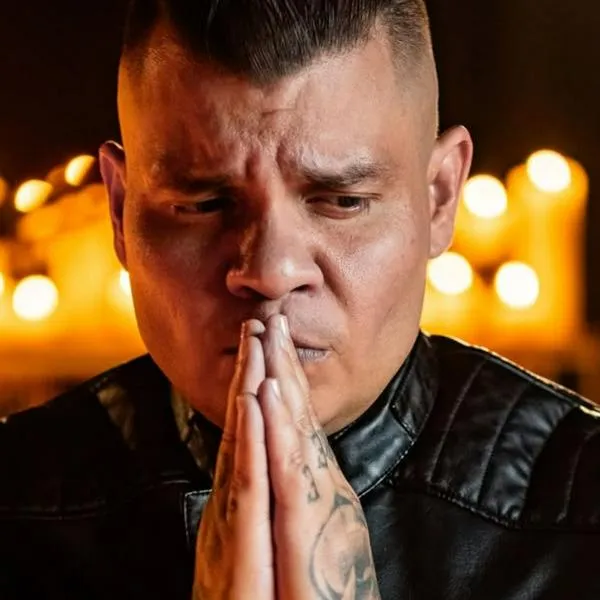 Alzate dice que le ha quedado grande manejar la fama y redes: rompió en llanto
