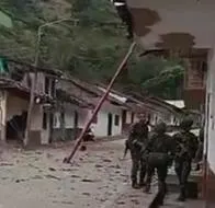Atacan estación de Policía en municipio que está de aniversario: hay varios civiles y uniformados heridos. Cumple 248 años. 