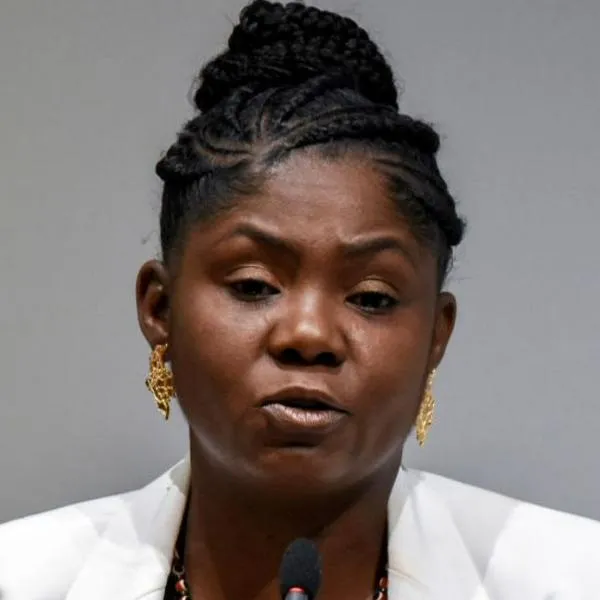 La vicepresidenta Francia Márquez lanzó críticas contra el gobierno del presidente Gustavo Petro, exponiendo prácticas racistas que le han dolido.