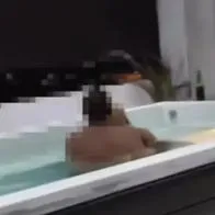 Mujer sorprende a esposo infiel con otro hombre y desata reacciones