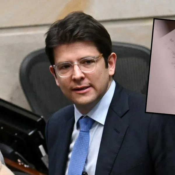 Esposa de Miguel Uribe escribió carta para él y la leyó en Los Informantes