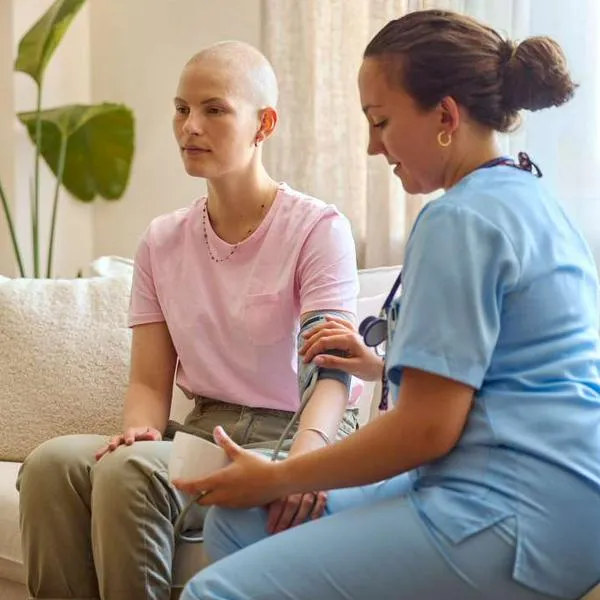 Foto de paciente de cáncer, en nota de por qué el glutatión ayuda contra cáncer y alzheimer y cuál controversia existe