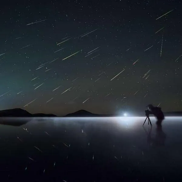 Cómo ver la lluvia de estrellas Perseidas 2025 desde Colombia en agosto y online