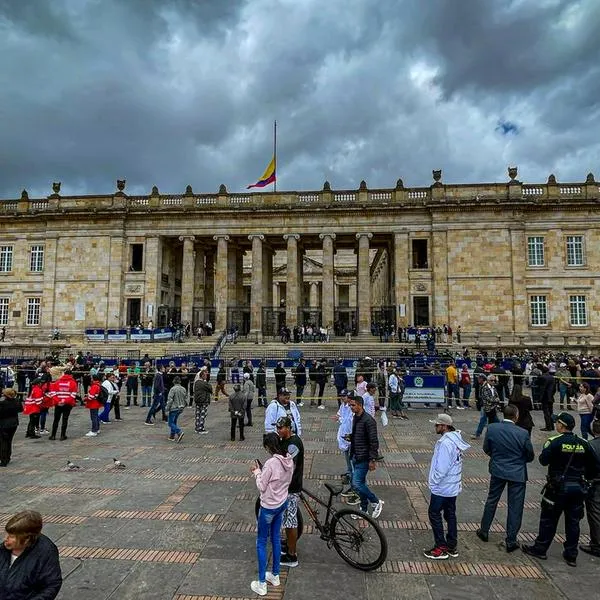 Miguel Uribe: multitudes se congregan en el Congreso de Colombia para despedirlo