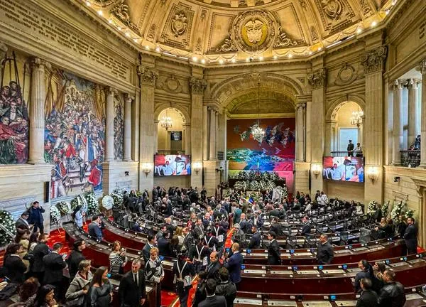 Funeral de Miguel Uribe en cámara ardiente del Congreso