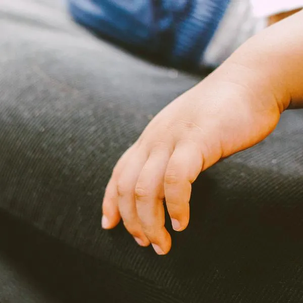 Madre dejó a su bebé con su hermano de 5 años y la niña murió en Brasil