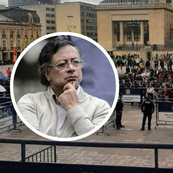 Homenaje a Miguel Uribe Turbay EN VIVO: personas gritan “¡fuera, Petro!” en la Plaza de Bolívar y evidencian disgusto con el presidente.