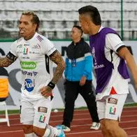 Dayro Moreno celebrando gol en la victoria de Once Caldas contra Huracán por Copa Sudamericana