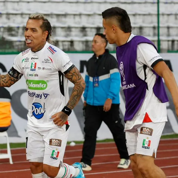 Dayro Moreno celebrando gol en la victoria de Once Caldas contra Huracán por Copa Sudamericana