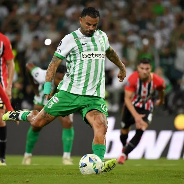 Edwin Cardona fallando su penal en el partido de Nacional vs. São Paulo por Copa Libertadores