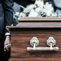 Por qué la gente se viste de blanco en un funeral y lo usa como color de luto
