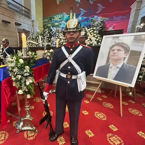 Conmovedor mensaje al hijo de Miguel Uribe durante el sepelio: "Perdón"