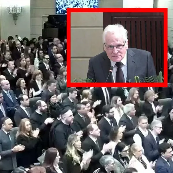 Video: así recibieron a papá de Miguel Uribe Turbay en exequias de su hijo