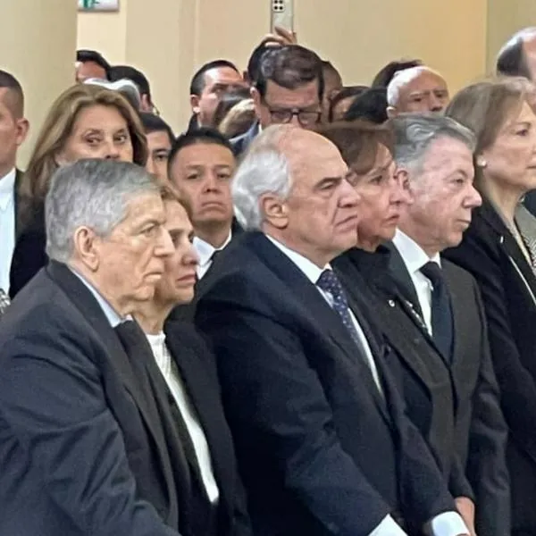 Aparecieron Santos, Samper y Gaviria en funeral de Miguel Uribe Turbay: se sentaron juntos y hubo feo detalle.