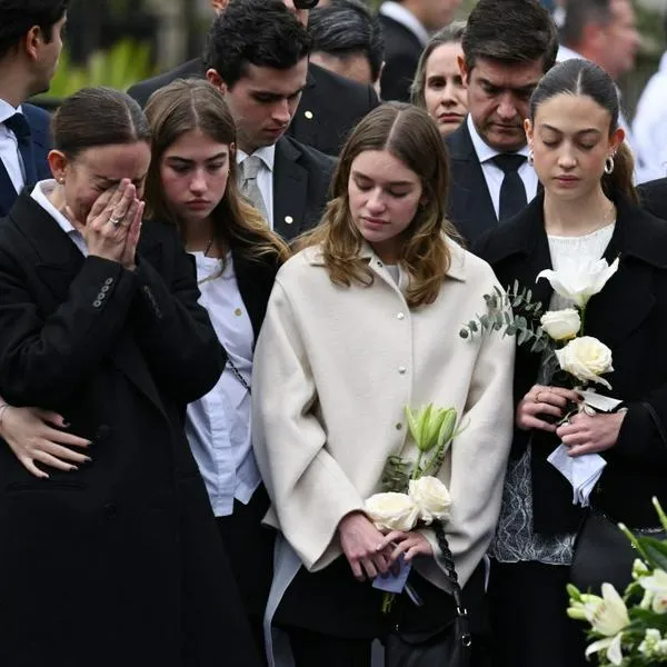 Susto de hijas de Claudia Tarazona por disparos en funeral de Miguel Uribe