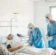Cómo es la nueva variante 'Frankenstein' del COVID-19: tienen fuertes síntomas