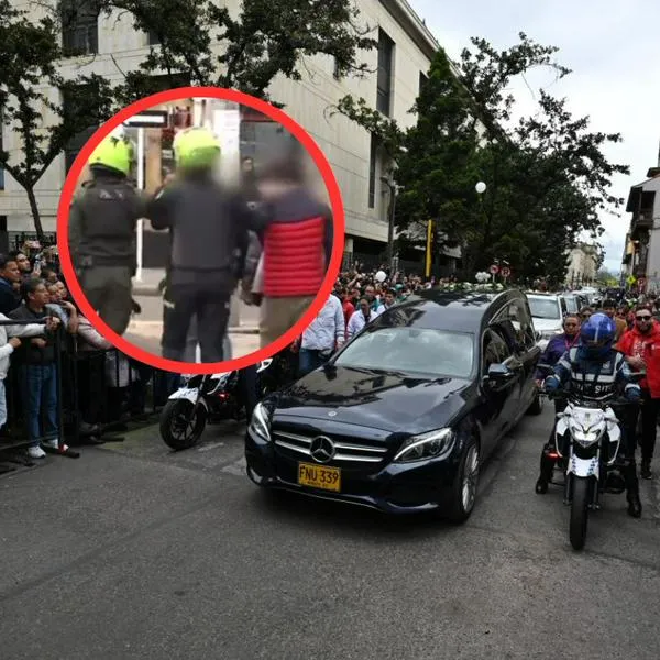 Susto que hubo en medio de cortejo fúnebre de Miguel Uribe: apuñalaron a hombre en Bogotá que fue víctima de un hurto. 