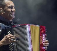 Iván Zuleta ya tiene listos los acordeones que donará a niños con talento en Colombia