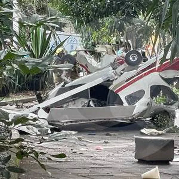 Medellín: piloto de avioneta que cayó cerca de estadio avisó que no alcanzaba