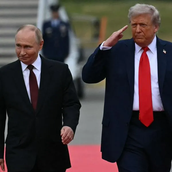 Vladimir Putin y Donald Trump, en nota sobre que un avión bombardero los sobrevoló