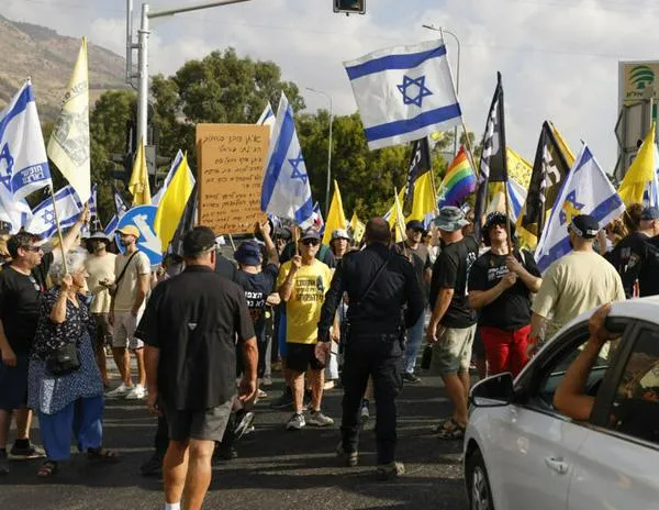 Israel: día de huelga general y bloqueo por el regreso de los rehenes