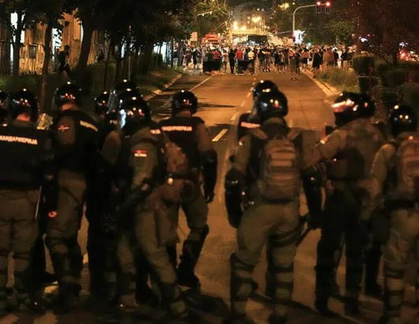 Serbia: continúan las manifestaciones contra Vučić en todo el país, se endurece la represión