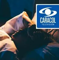 Foto mujer enferma y logo Caracol, en nota de qué es microadenoma, enfermedad de actriz de Caracol con síntomas poco conocidos