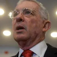 A Álvaro Uribe, expresidente de Colombia, le ordenaron su libertad, luego de ser condenado