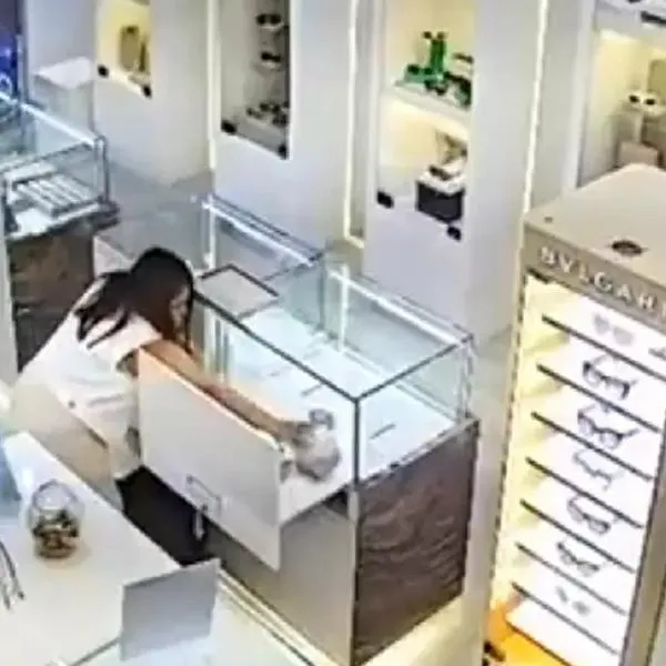 Imágenes del atraco a una joyería cerca de la casa del alcalde de Barranquilla, Álex Char