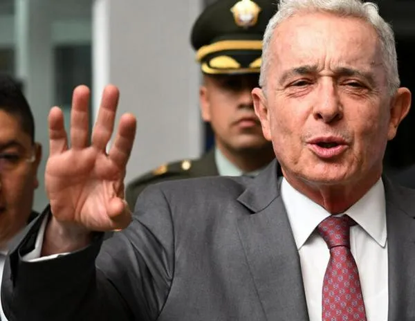 Colombia: la Justicia ordena libertad a expresidente Uribe mientras apela condena