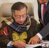 Destapan la insólita hora de la cita a la que Petro no asistió por haberse quedado dormido y que no lo despertaran. El mandatario ha sido muy criticado. 