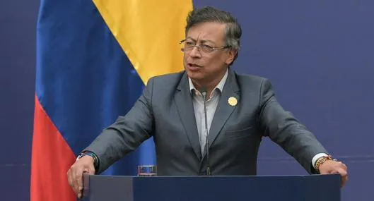 Petro pondría a pagar a ricos el subsidio a la gasolina en reforma tributaria