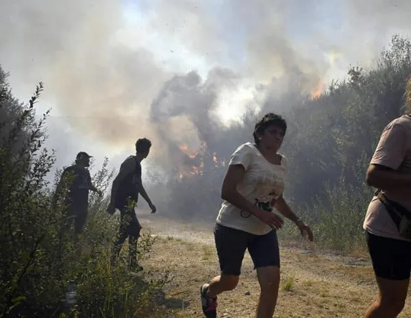"Quedan horas difíciles", advierte el Gobierno español en medio de históricos incendios