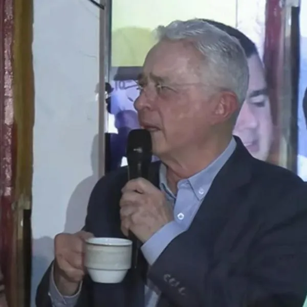 Álvaro Uribe Vélez, en Sabaneta (Antioquia)
