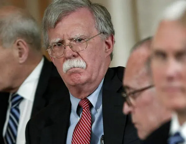 Estados Unidos: ex funcionarios de seguridad e inteligencia pierden su credencial de seguridad
