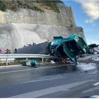 Vía Bogotá Girardot hoy: sigue colapsada por accidente de camiones