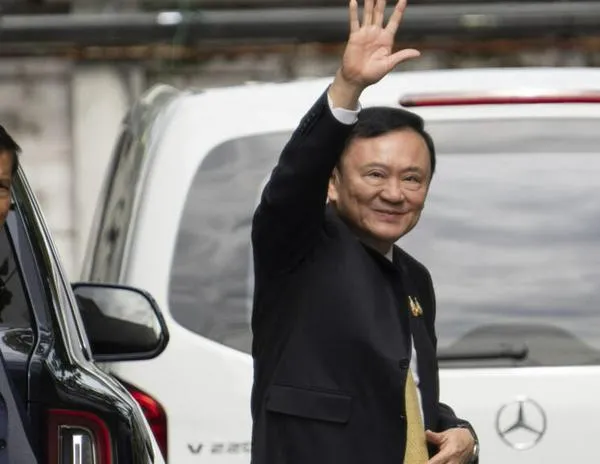 Tailandia: el ex primer ministro Thaksin Shinawatra absuelto del delito de lesa majestad