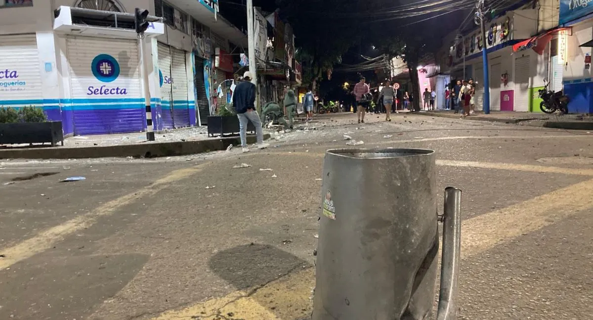 Aparece video del momento exacto de explosión en Florencia, Caquetá, a una cuadra de la Alcaldía. La hipótesis que manejan es por temas de extorsión. 