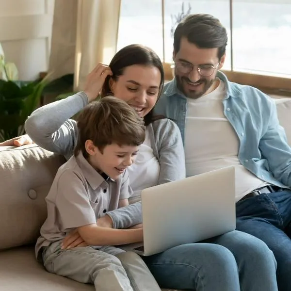 Cómo cuidar el pelo de los niños: consejos de una experta para padres