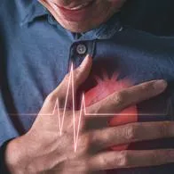 Cardiólogo sobrevive a infarto y revela síntoma poco conocido para poner cuidado