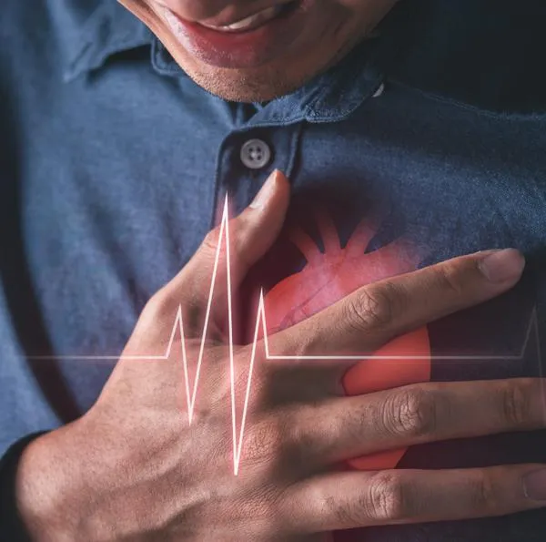 Cardiólogo sobrevive a infarto y revela síntoma poco conocido para poner cuidado