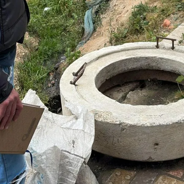 Problema que se armó en barrio de Ciudad Bolívar (Bogotá): hay lío con $ 8.000 millones de pesos. También se han dados cortes de agua. 