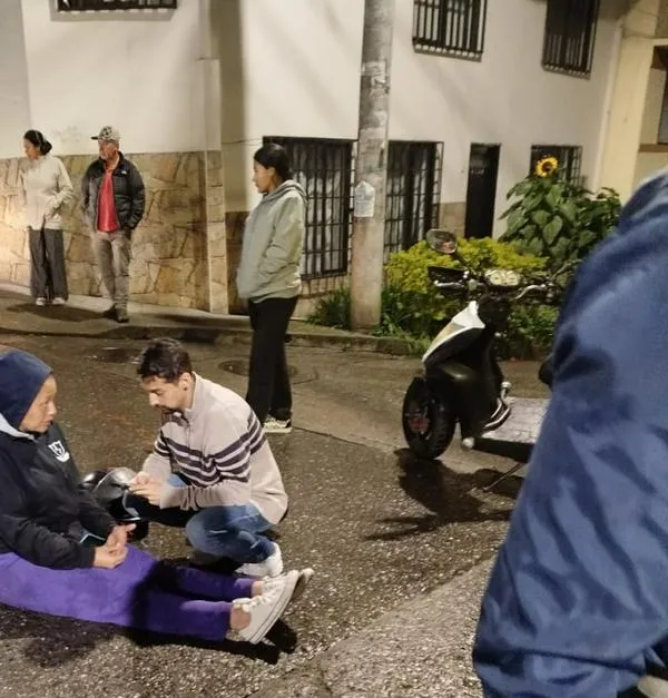Atropelló a dos ocupantes de una moto en Manizales, se voló y dejó la placa
